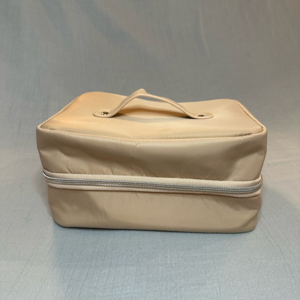 The Hanging Cosmetic Case